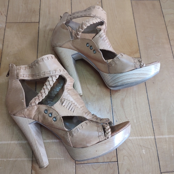 Chinese Laundry Tan Gladiator Heels - Picture 3 of 14